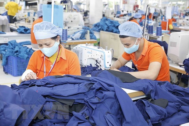 Forbes destaca resultados de la industria textil de Vietnam pese al COVID-19 hinh anh 1