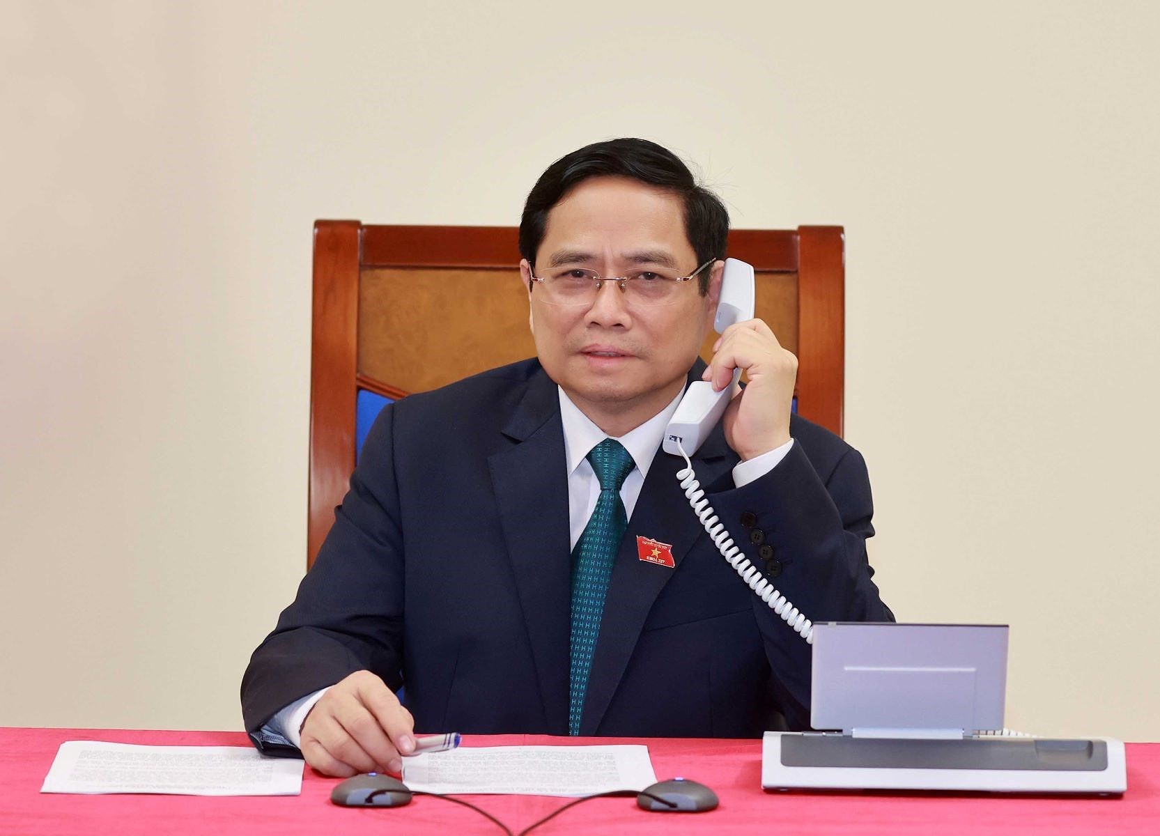 Primer ministro de Laos felicita a su homologo vietnamita Pham Minh Chinh hinh anh 1