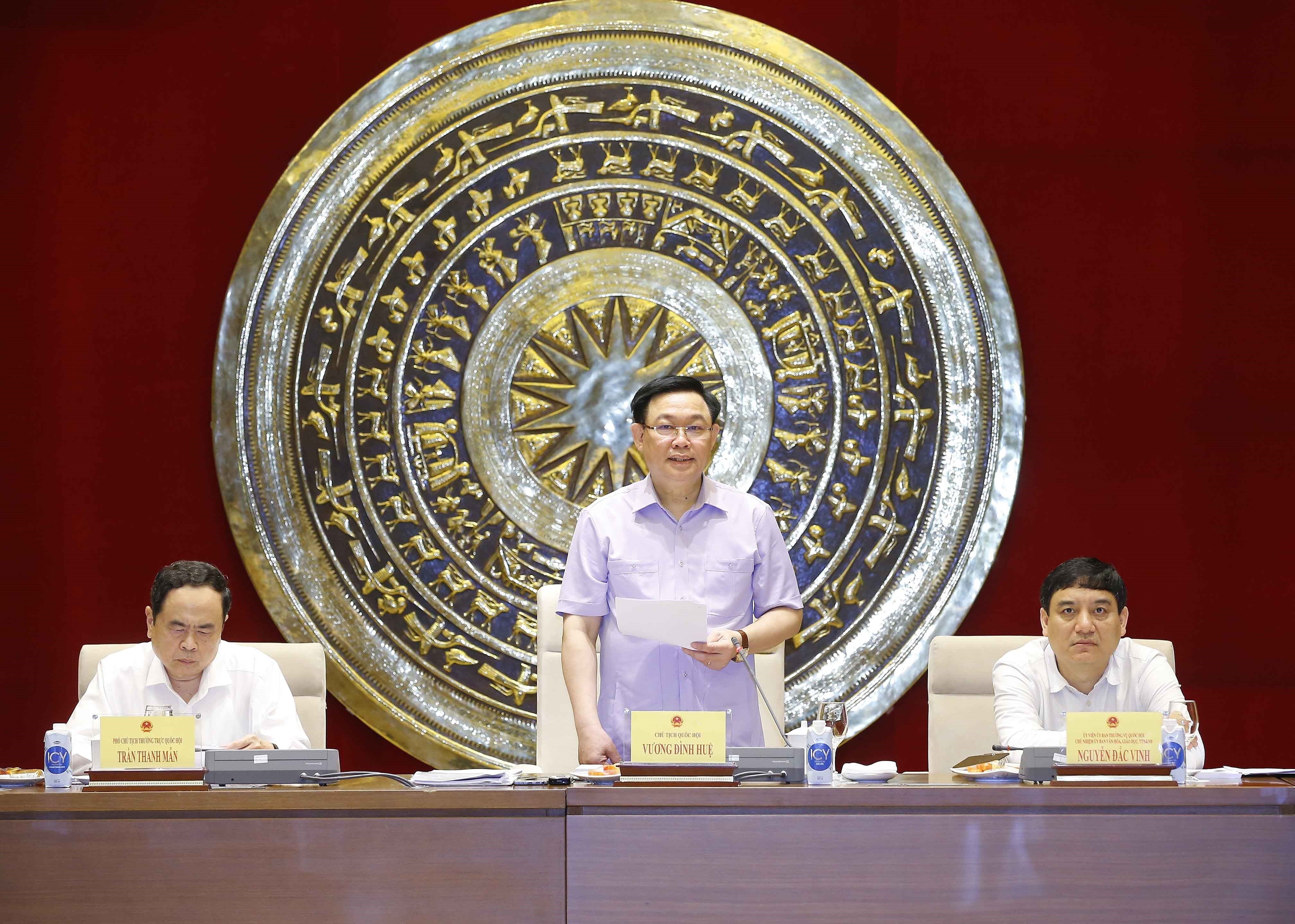 Presidente del Parlamento vietnamita exige fortalecer papel de la Comision de Cultura hinh anh 1