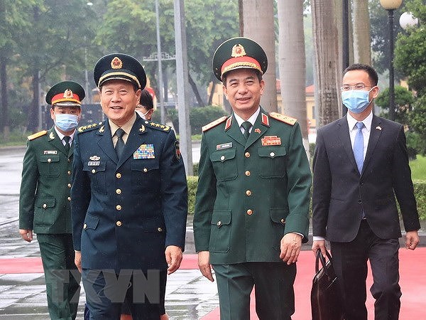 Agilizan cooperacion entre Vietnam y China en defensa hinh anh 1