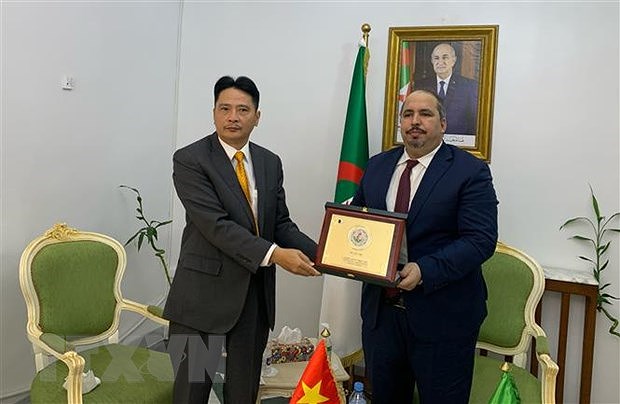Fortalecen cooperacion entre Partido Comunista de Vietnam y Frente de Liberacion Nacional de Argelia hinh anh 2