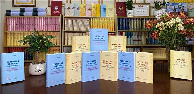 Presentan al publico libros del maximo dirigente partidista de Vietnam hinh anh 2