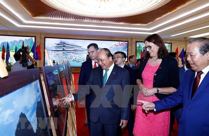 [Fotos] Firman Acuerdos de Libre Comercio y de Proteccion de la Inversion entre Vietnam y UE hinh anh 8