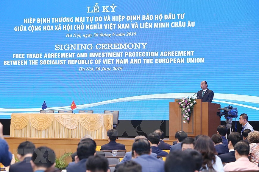 [Fotos] Firman Acuerdos de Libre Comercio y de Proteccion de la Inversion entre Vietnam y UE hinh anh 2