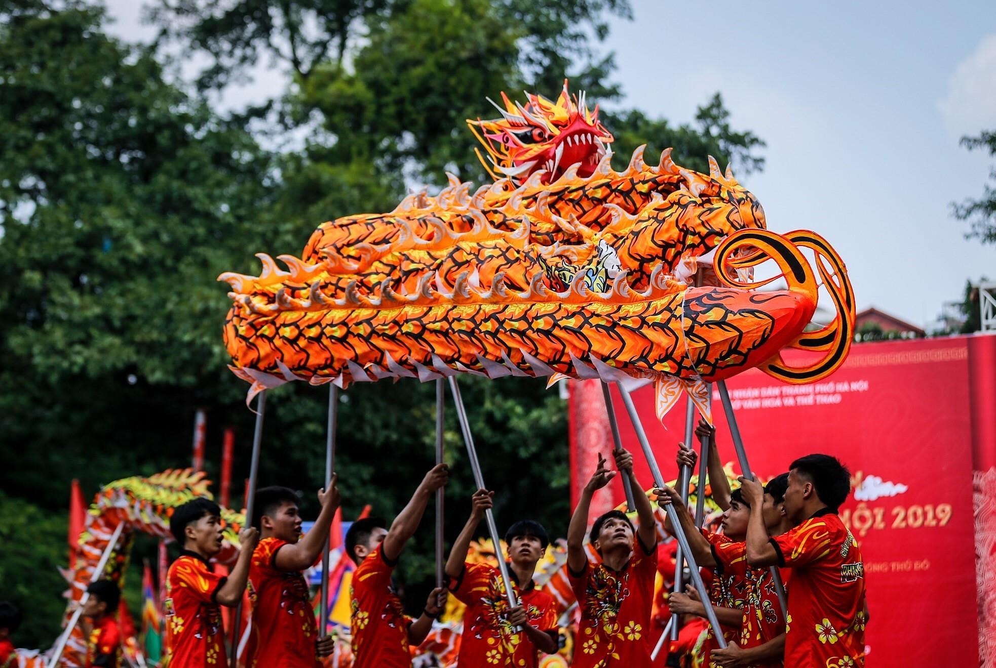 Hanoi conmemora aniverario 65 de su liberacion con danzas de dragon hinh anh 5