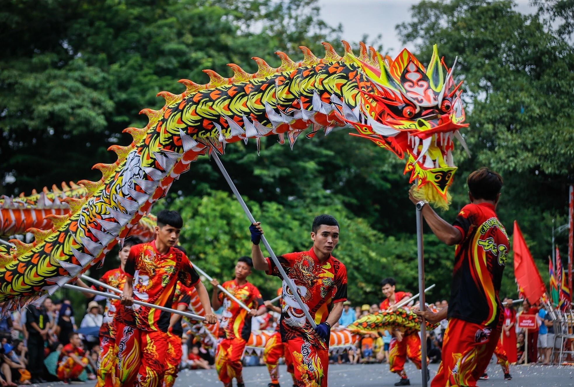 Hanoi conmemora aniverario 65 de su liberacion con danzas de dragon hinh anh 6