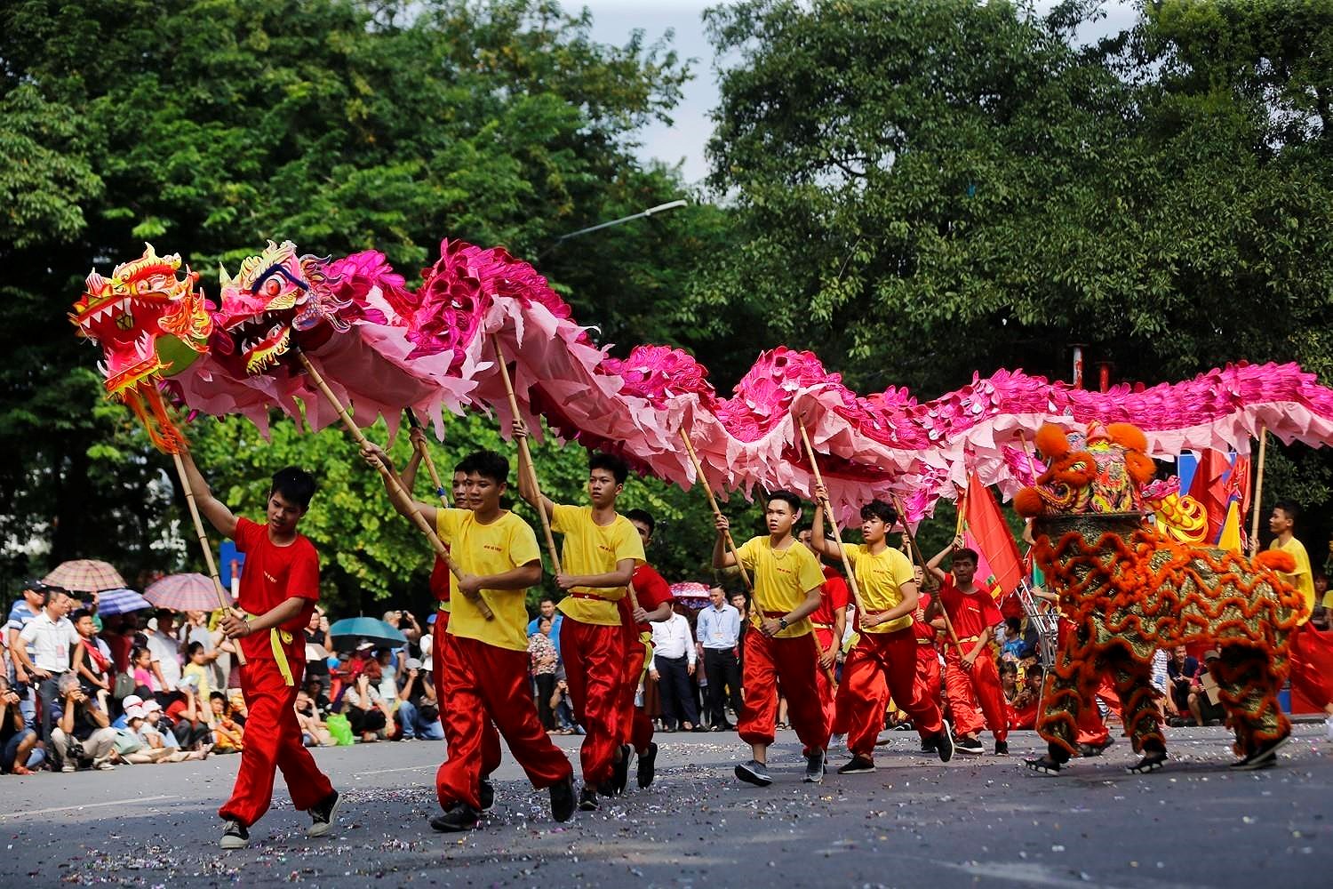 Hanoi conmemora aniverario 65 de su liberacion con danzas de dragon hinh anh 7