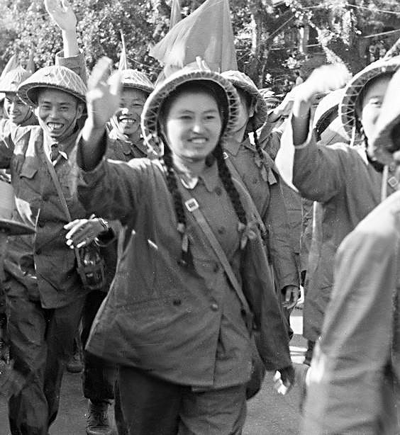 El 10 de octubre de 1954: Regreso del ejercito victorioso a Hanoi hinh anh 11