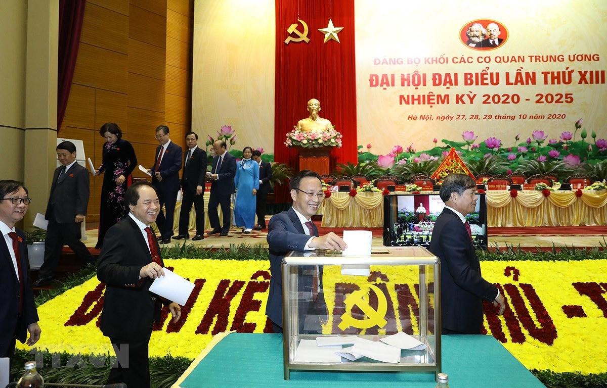 Prioriza Partido Comunista de Vietnam importancia de trabajo de cuadros hinh anh 1