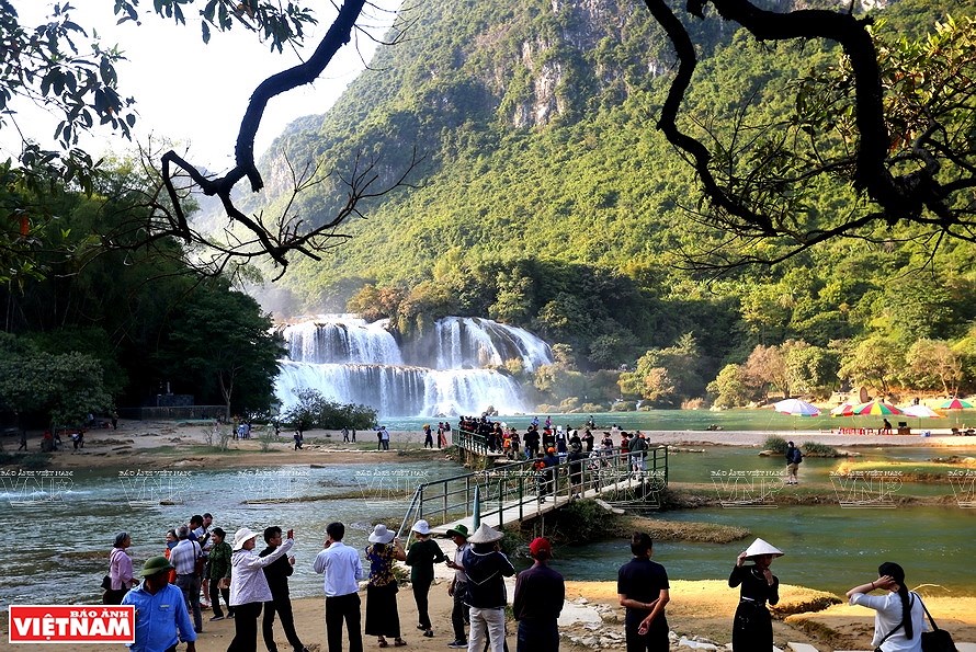 Non Nuoc Cao Bang, escenario de paisajes increibles en Vietnam hinh anh 2