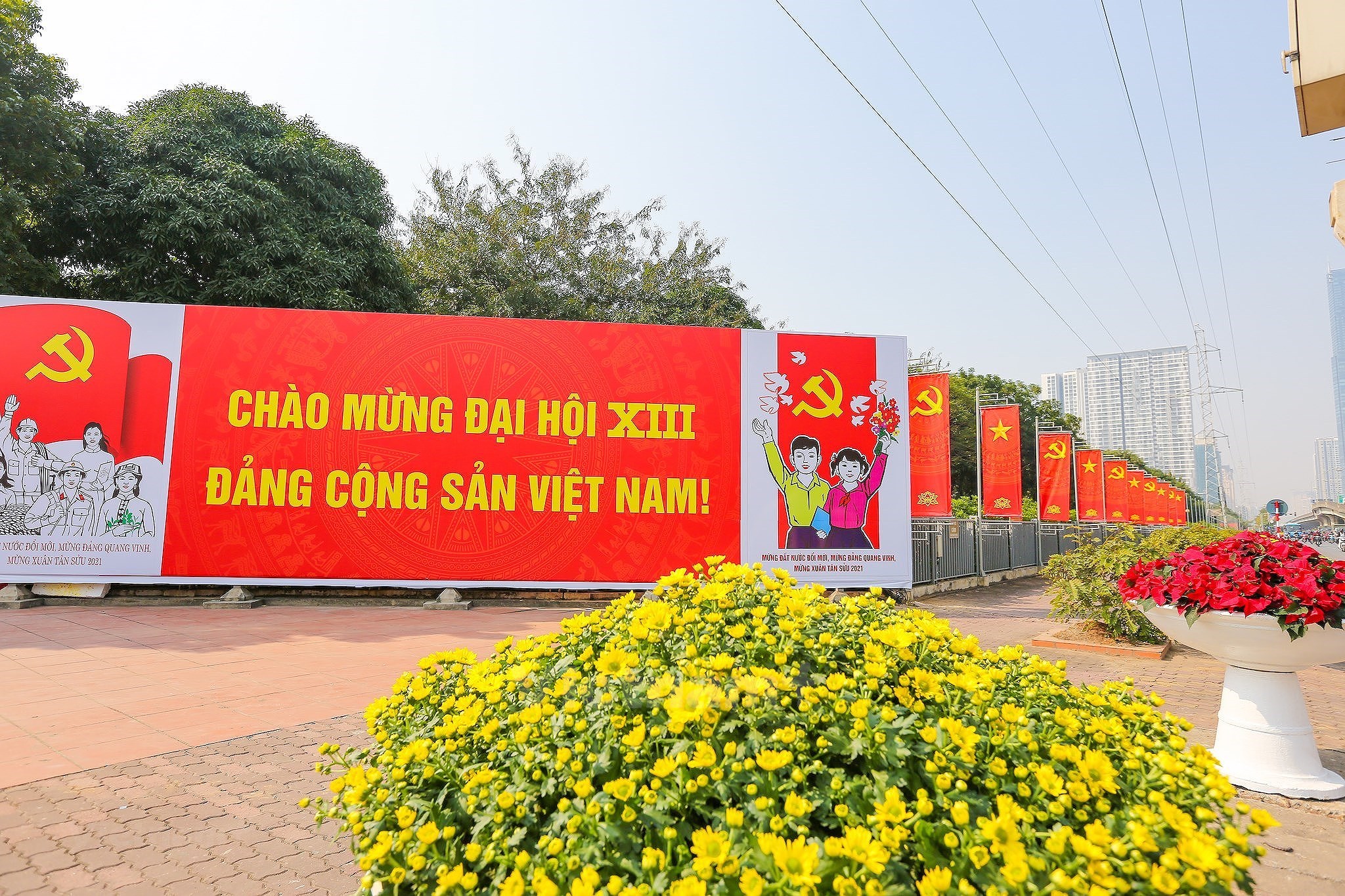 Hanoi se viste de gala para dar la bienvenida al XIII Congreso Nacional del Partido hinh anh 24