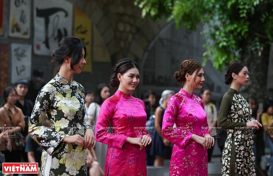 Semana del Ao Dai: Honran al traje tradicional de Vietnam hinh anh 1