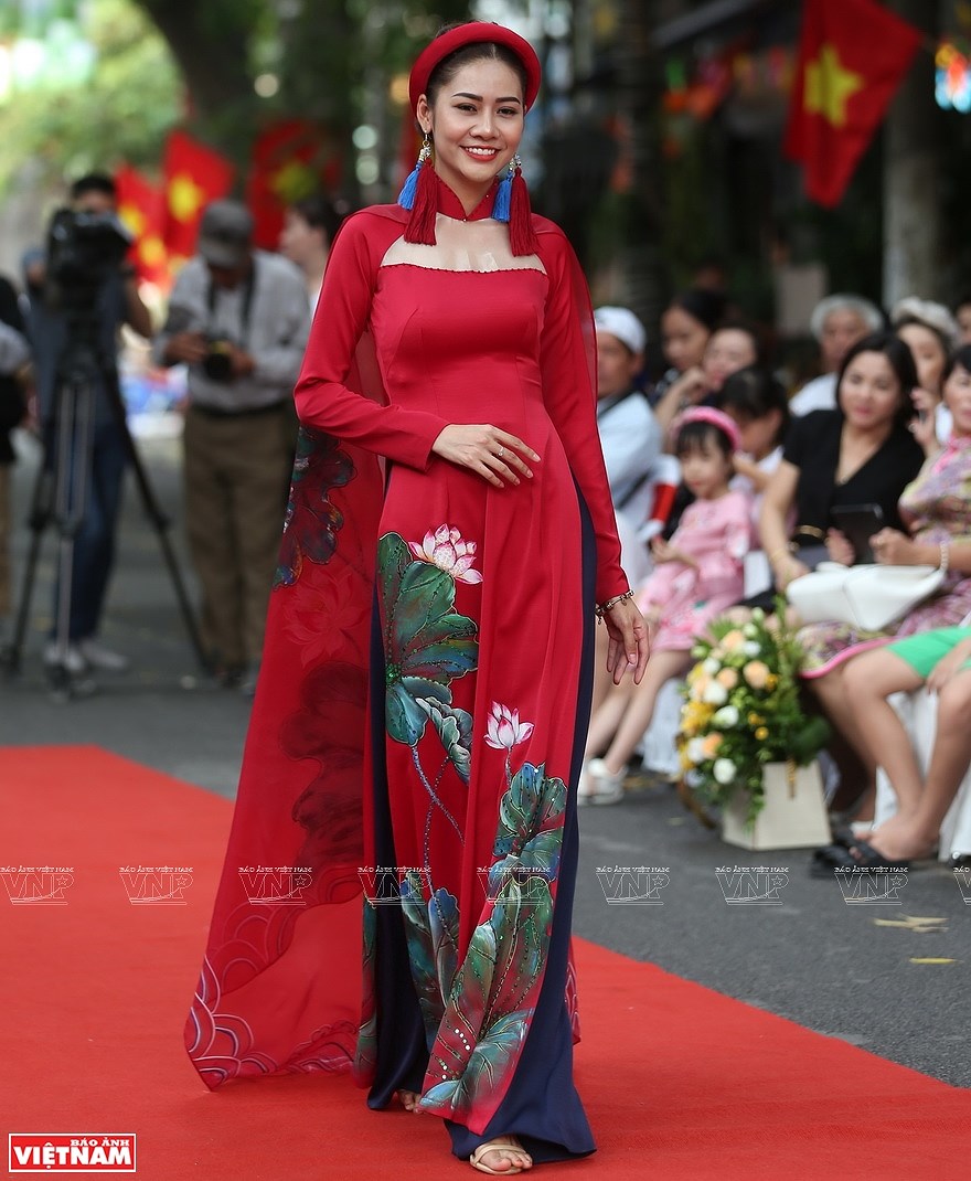 Semana del Ao Dai: Honran al traje tradicional de Vietnam hinh anh 7