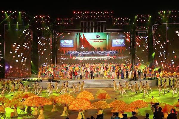 Concert pour saluer le succes du 13e Congres national du Parti hinh anh 2